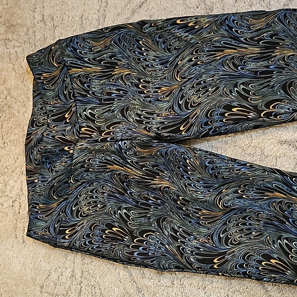 Elegant Patterned Women's Pants - Picture 3 of 10